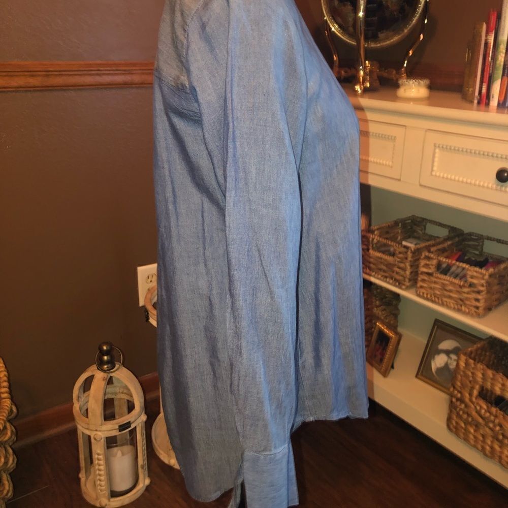 Adorable Chambray Top XS - Picture 4 of 7